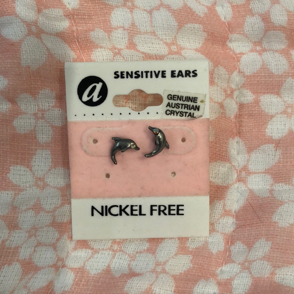Vintage 90s Claire’s dolphin stud earrings with crystals